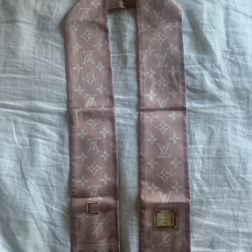 Louis Vuitton Silk Scarf - Picture 4 of 7